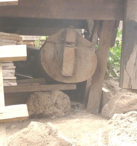 L'un des 2 derniers cercueils en bois du village